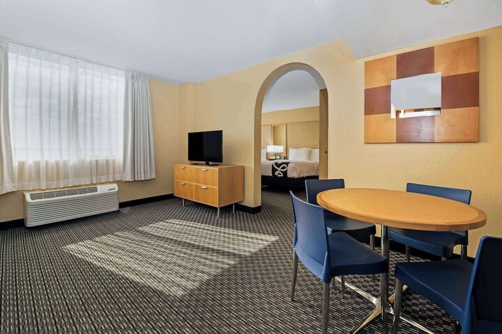 Room 26 of 40