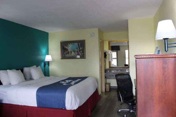 Room 38 of 62