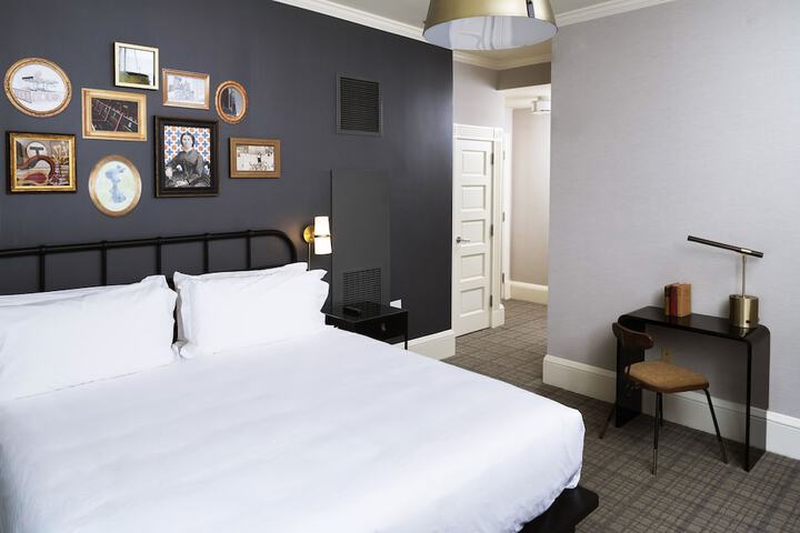 Room 33 of 60