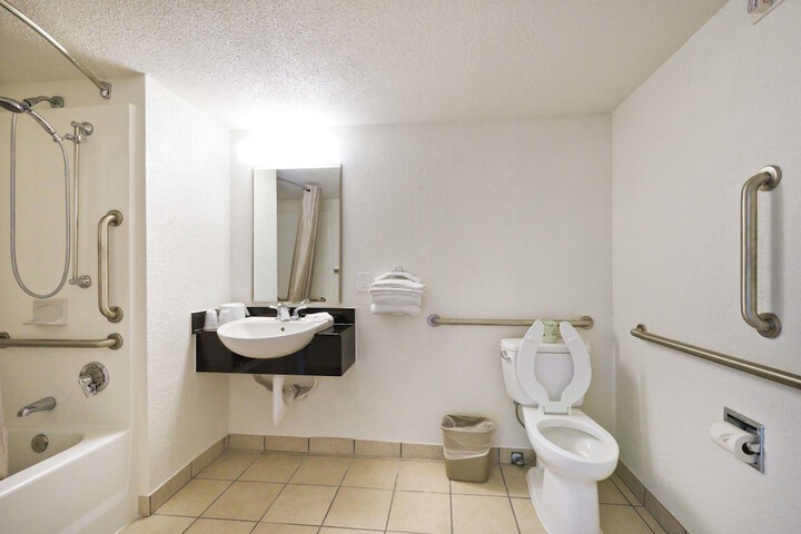Room 21 of 34