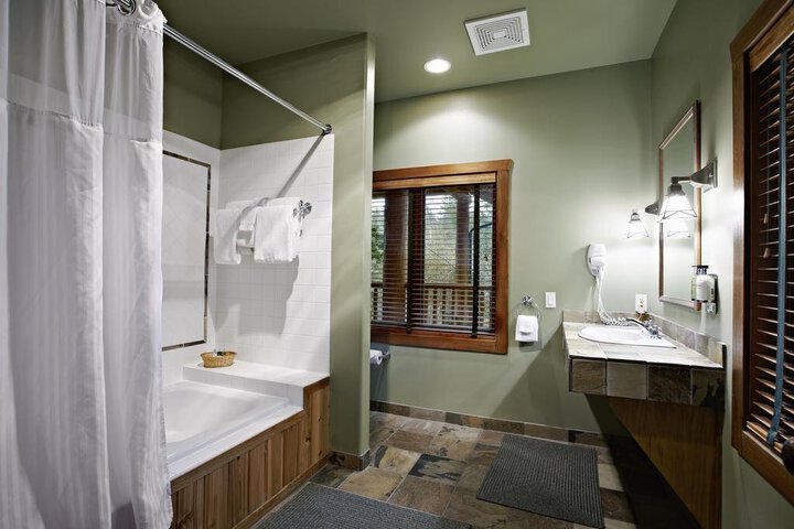 LAKEDALE RESORT