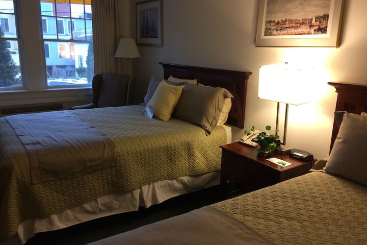 Camden Riverhouse Hotel
