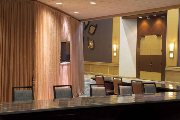 Hilton Orange County / Costa Mesa