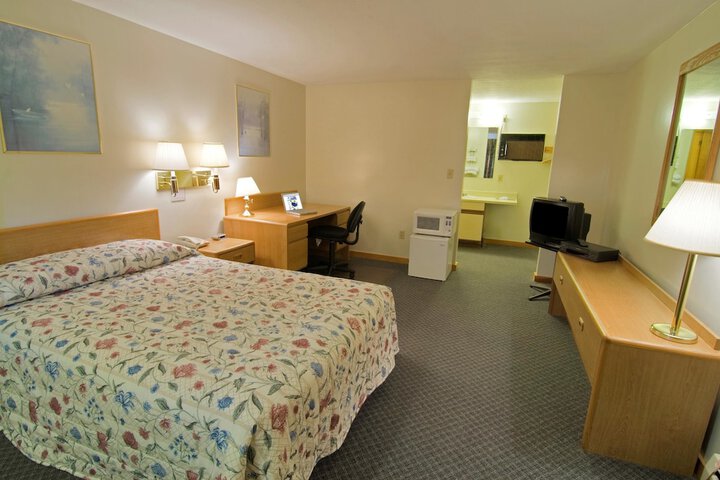 Room 8 of 10