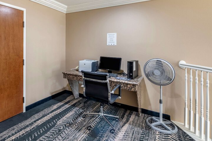 Business Center 36 of 36