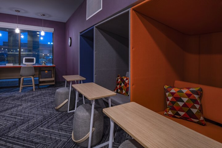 Business Center 25 of 25