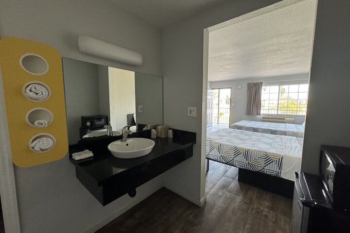Room 33 of 38