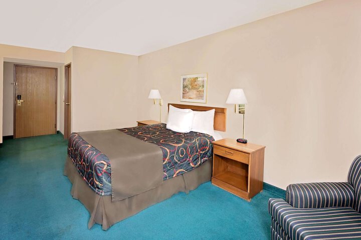 Room 15 of 18