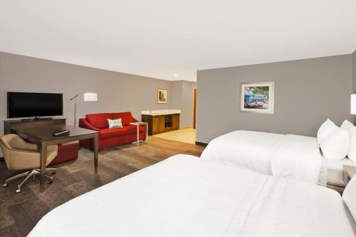 Room 9 of 32