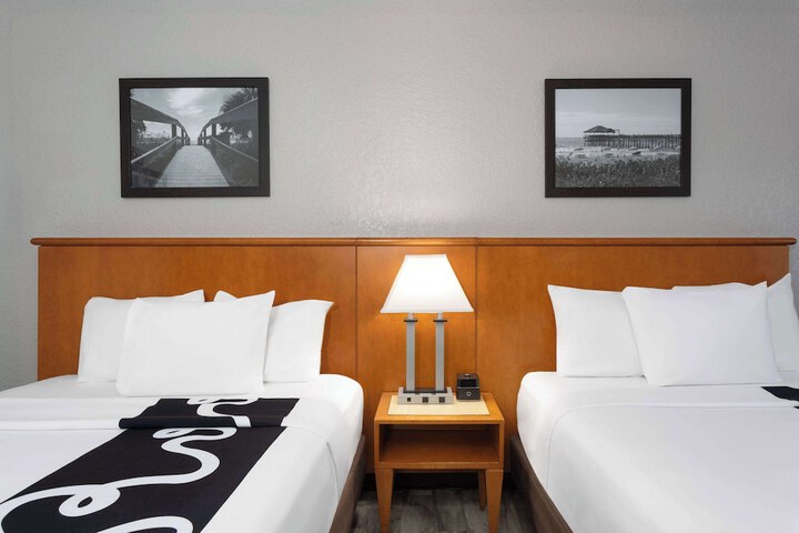 Room 25 of 42