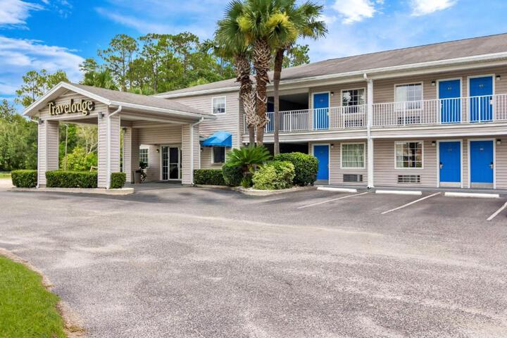 Travelodge Suites by Wyndham MacClenny
