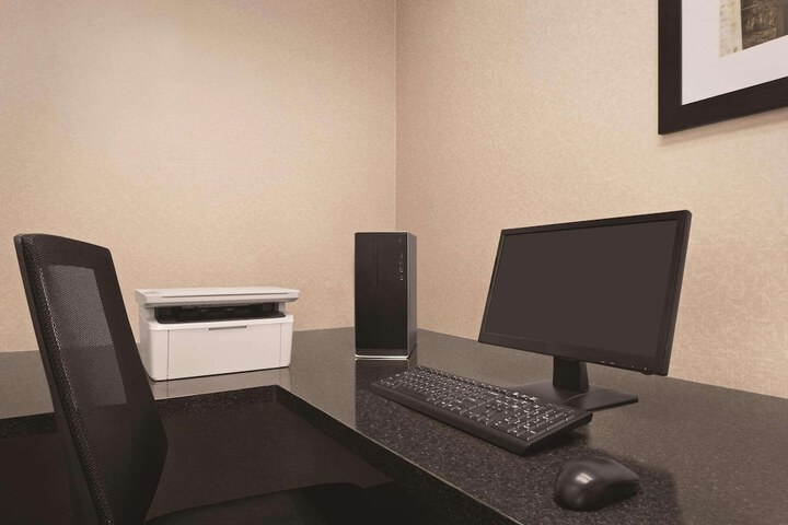 Business Center 36 of 36