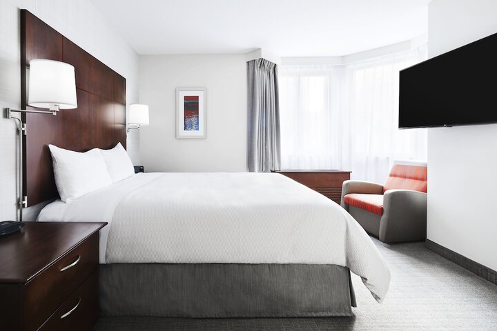 Room 28 of 61