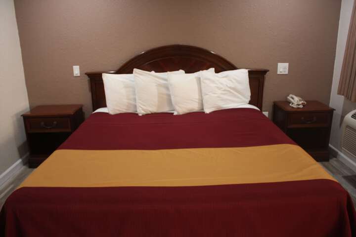 Room 13 of 37