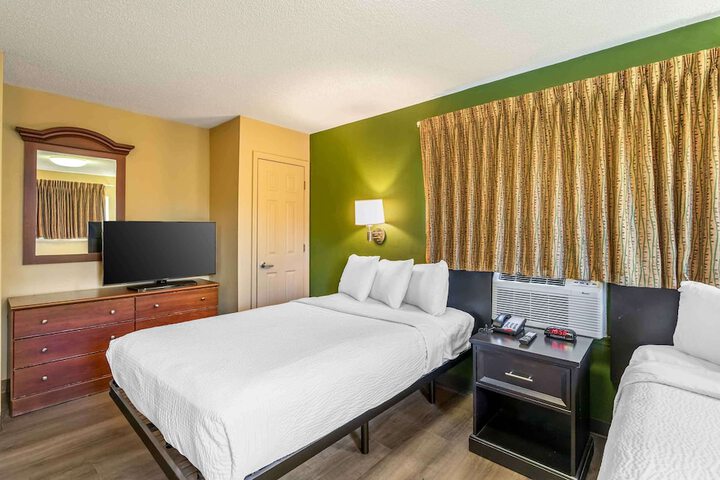 Room 9 of 25