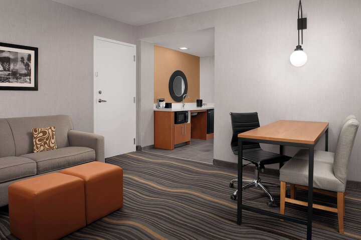 Room 16 of 64