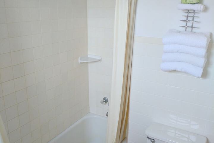Room 7 of 16