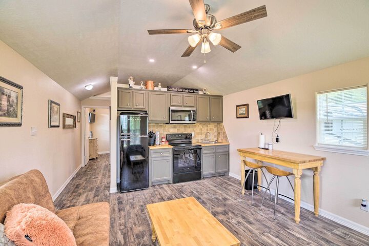 Stylish Woodville Cabin: Fishing Dock Access!