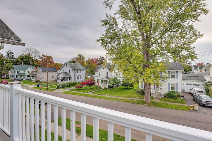 Pet-friendly Auburn Apartment w / Balcony!