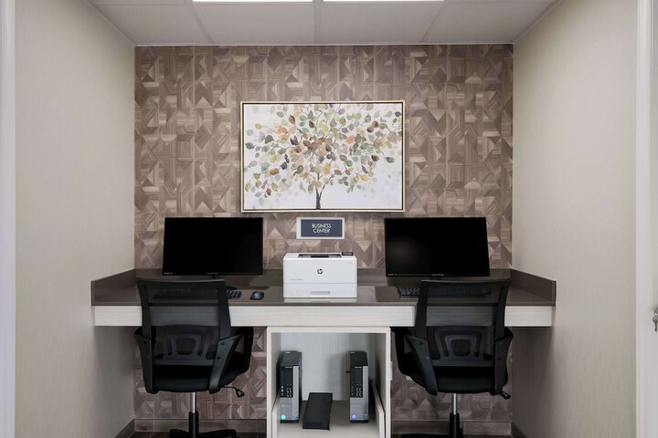 Business Center 31 of 31
