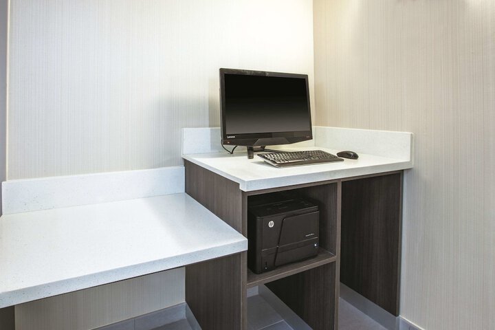 Business Center 28 of 28
