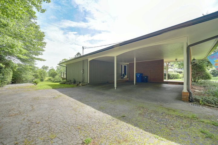 Centrally Located Brevard Home w / Deck & Fire Pit!