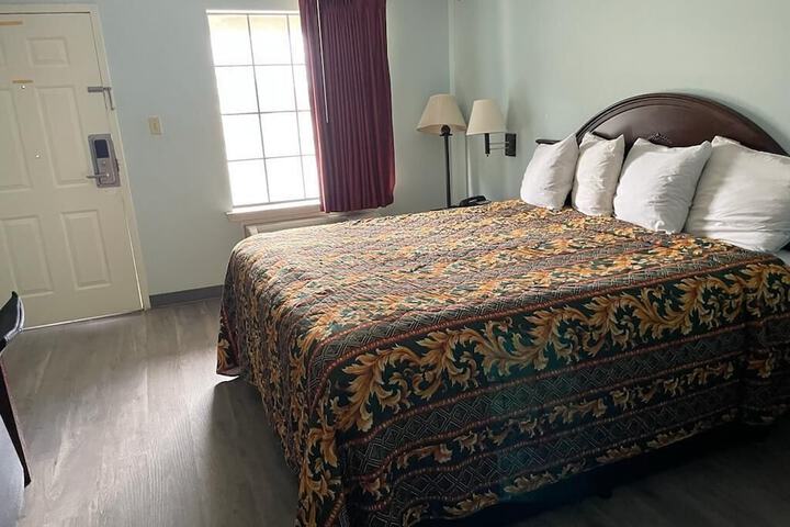Room 9 of 11