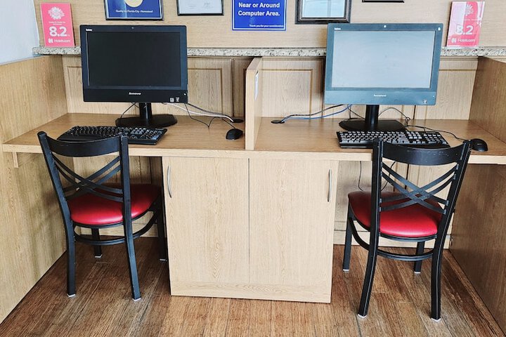 Business Center 79 of 81