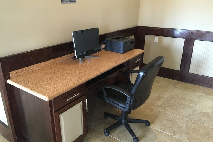 Business Center 42 of 45