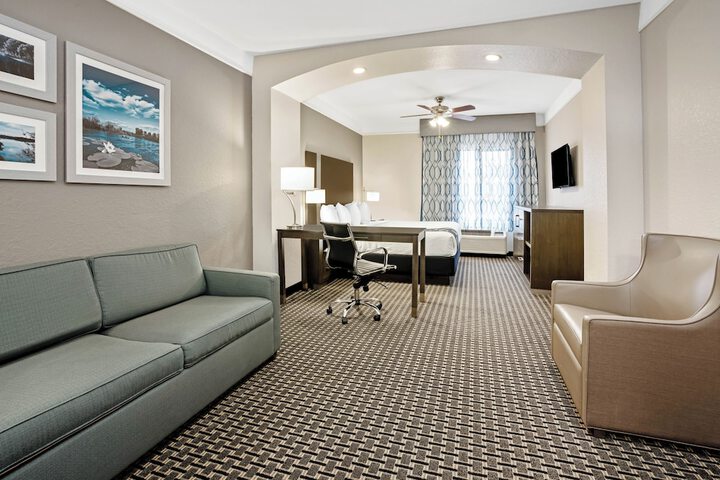 La Quinta Inn & Suites by Wyndham Conroe