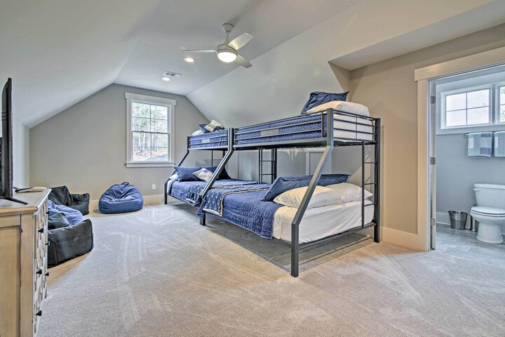 Lake Keowee Home With Balcony & Boat Dock!