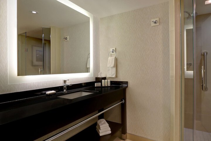Room 27 of 106