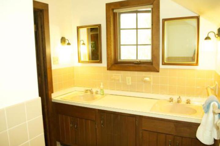 Knapps Creek Trout Lodge