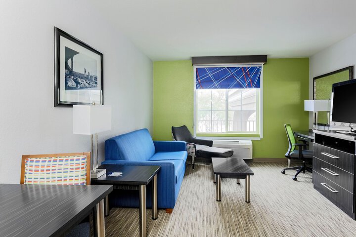 Room 11 of 39