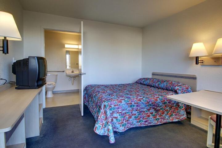 Room 18 of 35