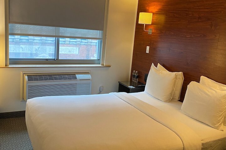 Room 27 of 37