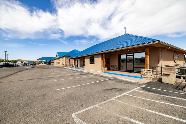Blue Mountain Inn & Suites
