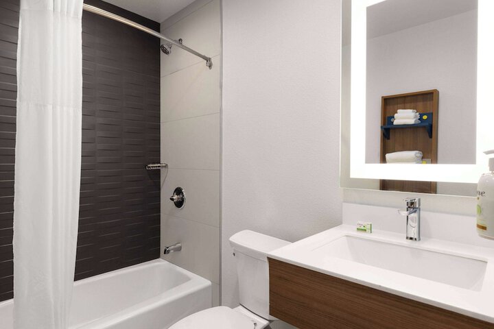 Microtel Inn & Suites by Wyndham Tracy