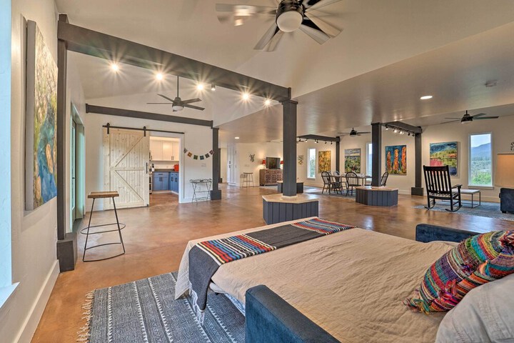Pet-friendly Mancos Gem w / Patio & Fire Pit!