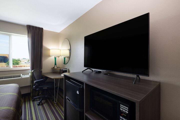 Super 8 by Wyndham Belgrade / Bozeman Airport