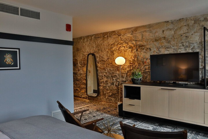Room 21 of 46