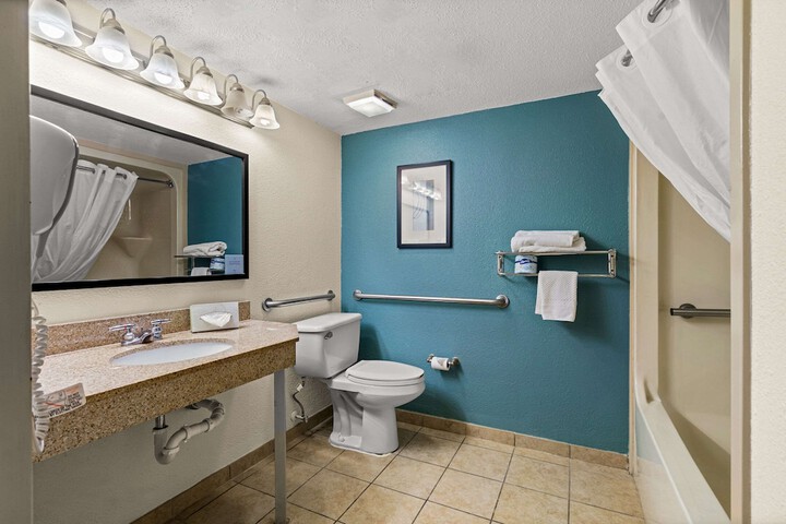 Room 15 of 33