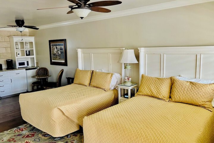 Room 6 of 10