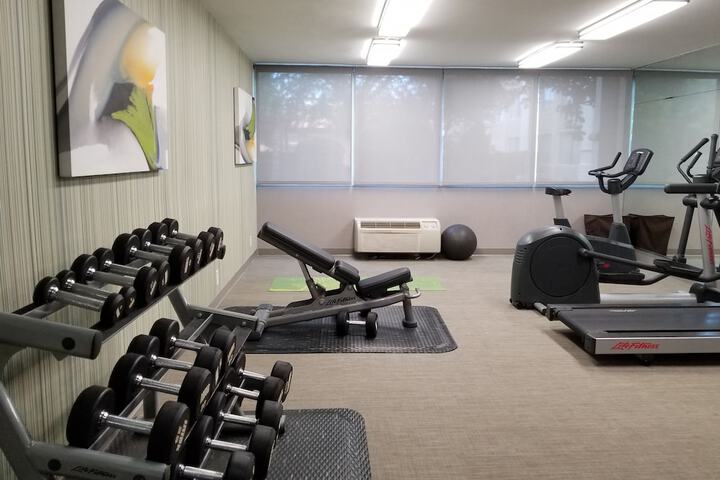 Holiday Inn & Suites Parsippany Fairfield by IHG