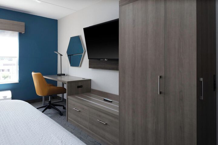 Room 30 of 90
