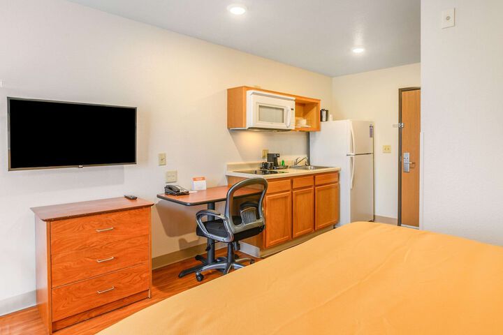 Room 10 of 18