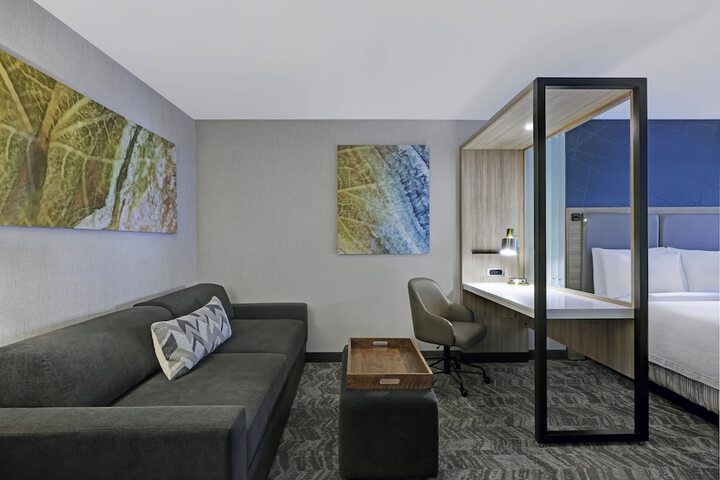 Room 27 of 40