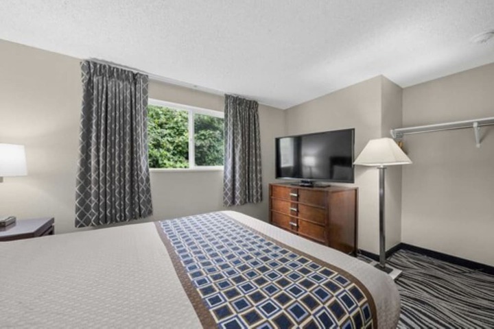 Room 27 of 40