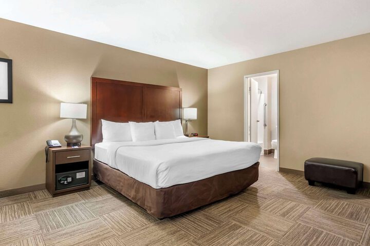 Room 21 of 38