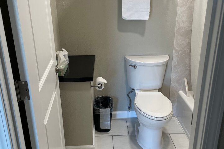 Room 7 of 12